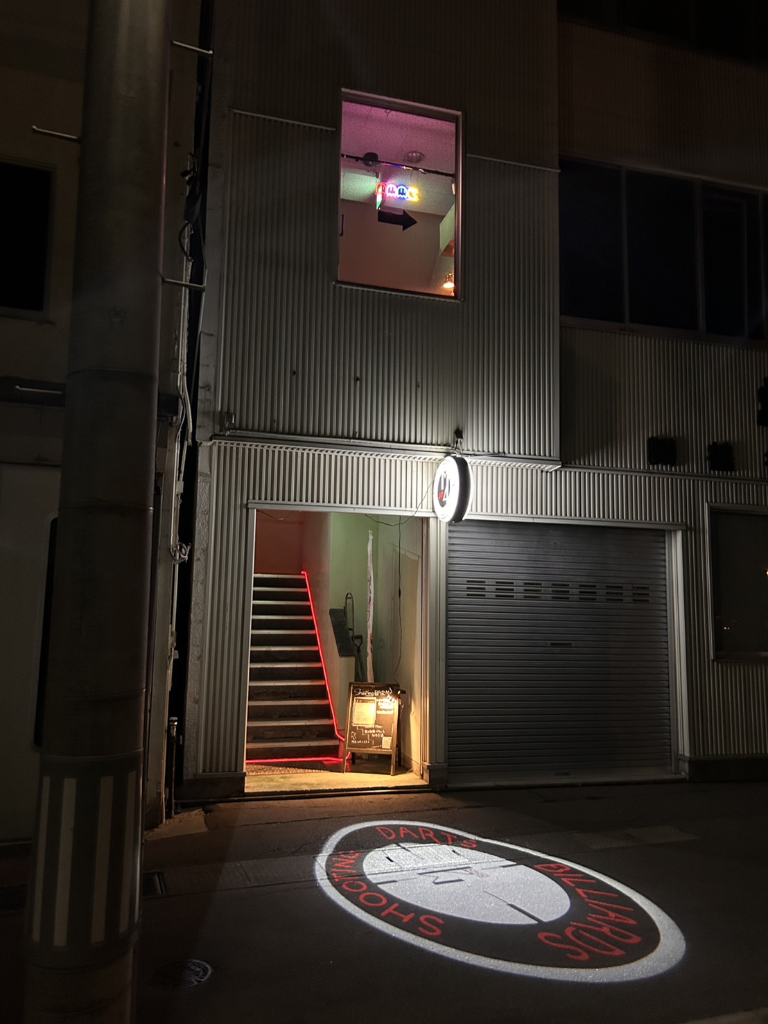 Shooting Bar M4 外観・入口の目印